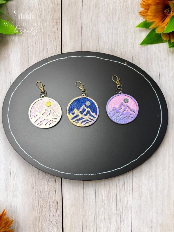 Product Image for  Mountain Medallion Purse Charm